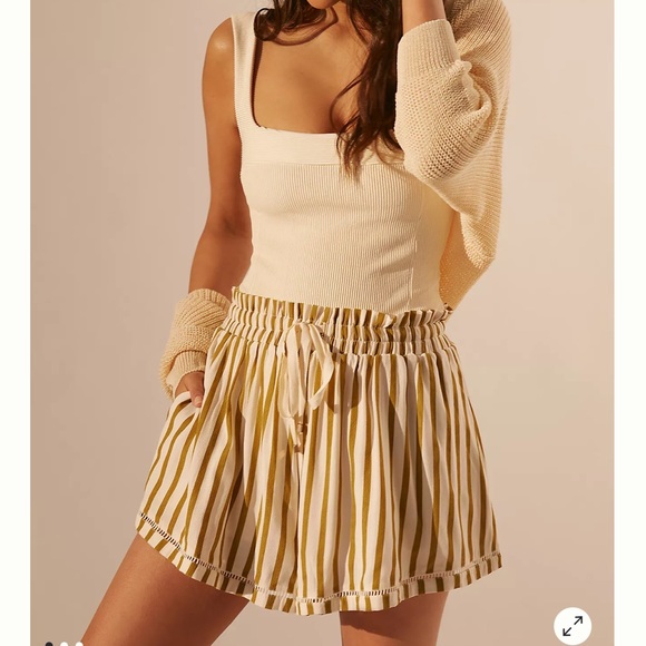 Sancia linen shorts from Anthropologie. Size M. - Picture 1 of 4